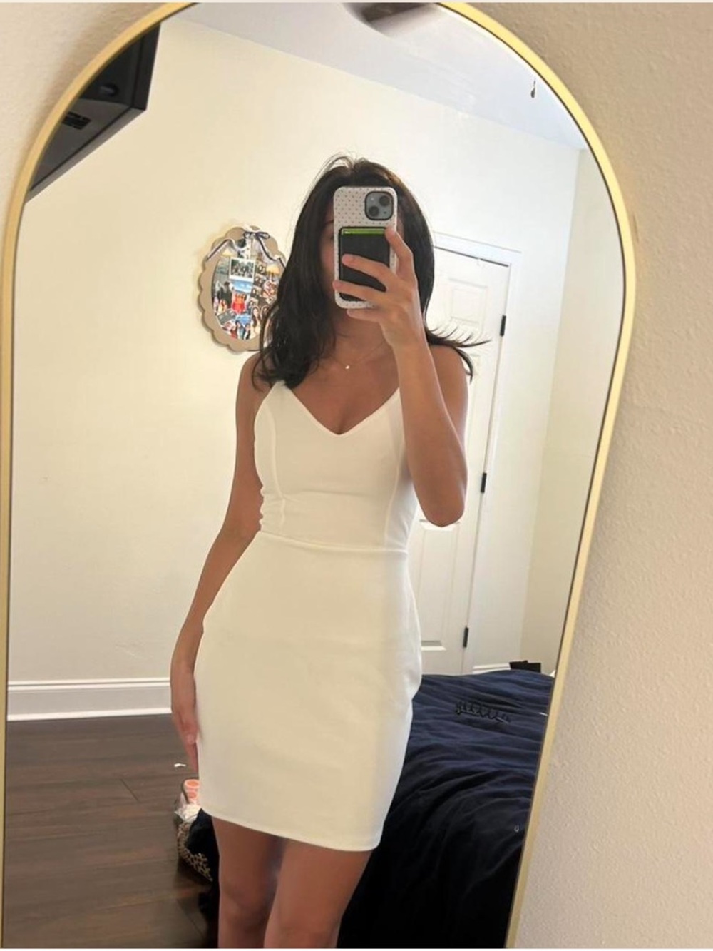Elegant White V-Neck Sleeveless Bodycon Dress